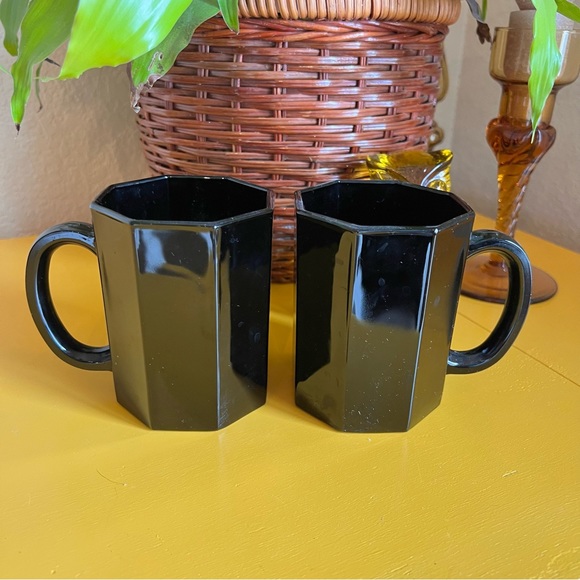Vintage 1980s French Arcoroc Black Glass Hexagonal Set Of Two Coffee Mugs - Picture 3 of 4
